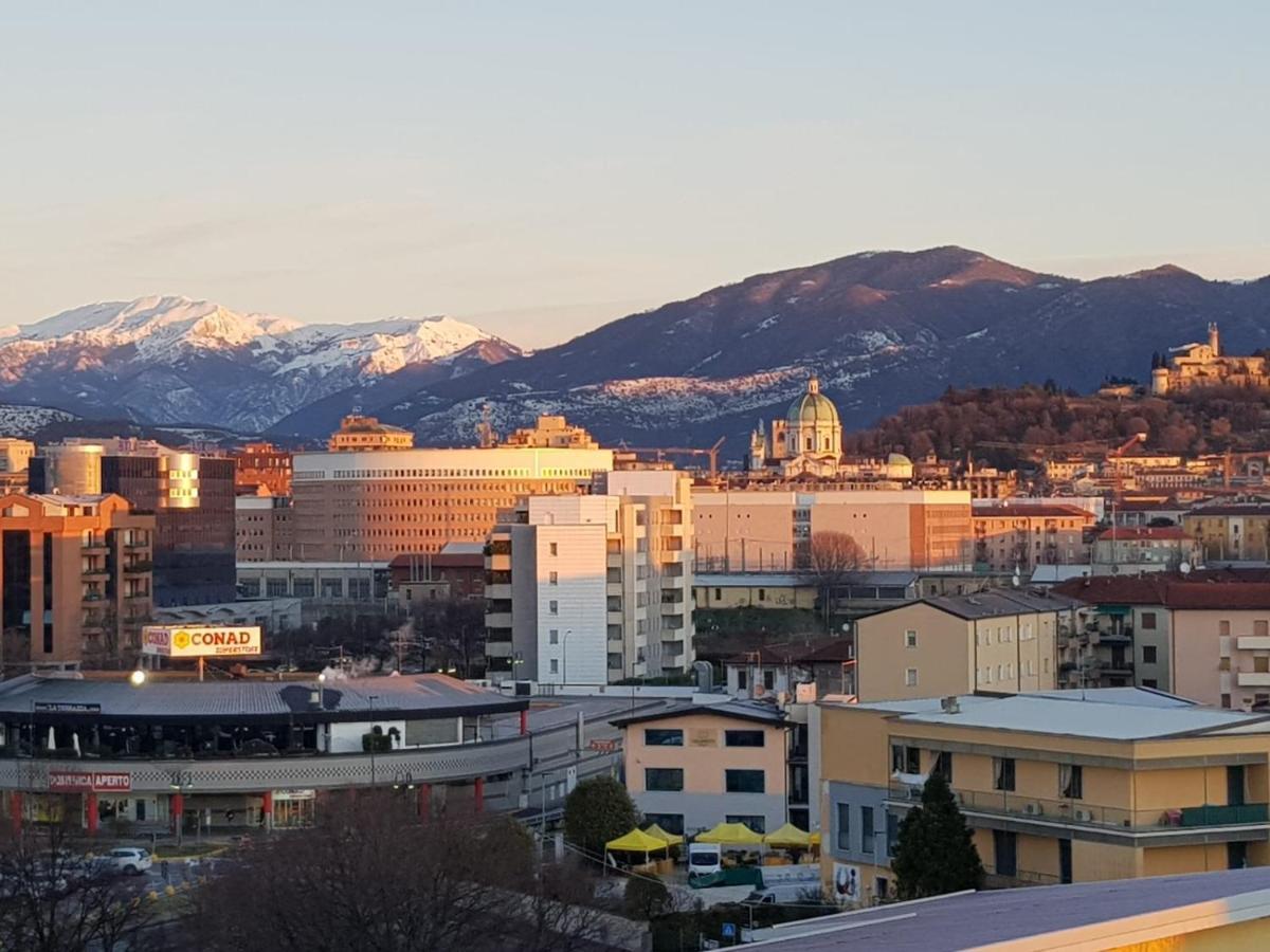 Attico Mansardato Affacciato Sul Cuore Di Brescia Extérieur photo